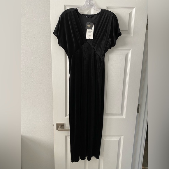 Zara Dresses & Skirts - Zara Black Velvet Dress